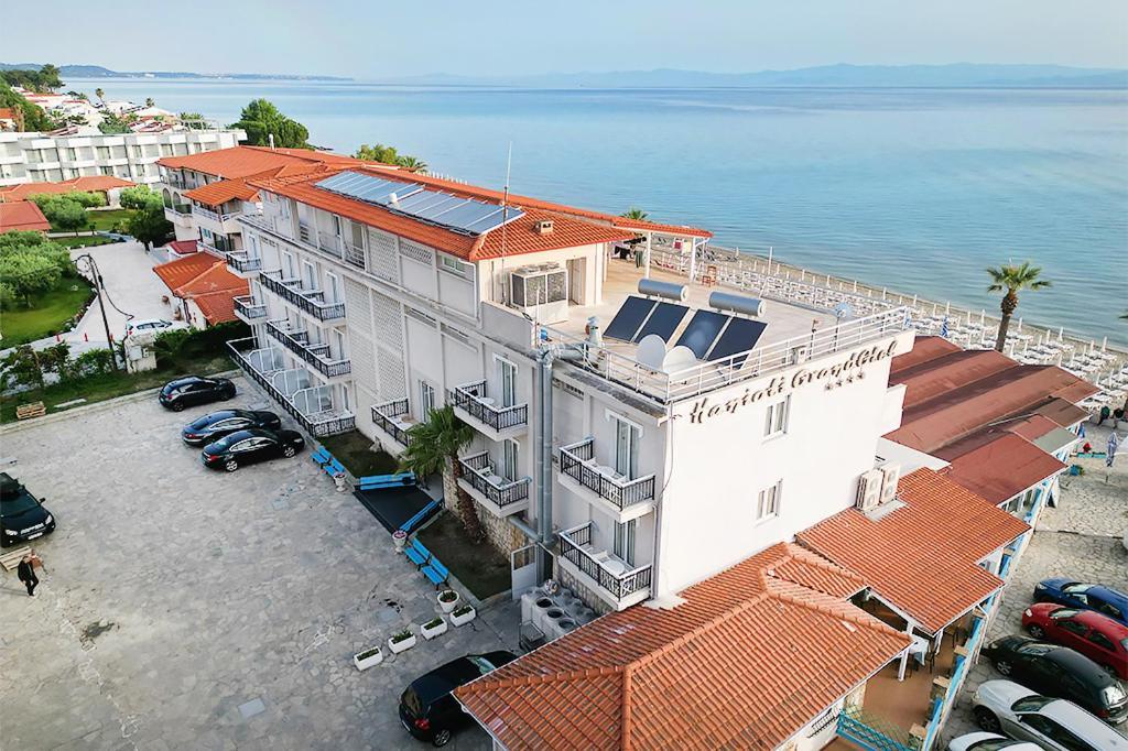 Hanioti Grandotel Bagian luar foto