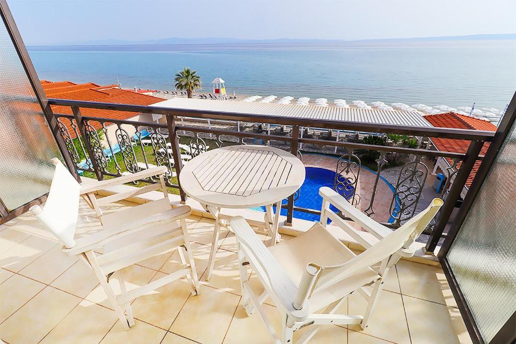 Hanioti Grandotel Bagian luar foto