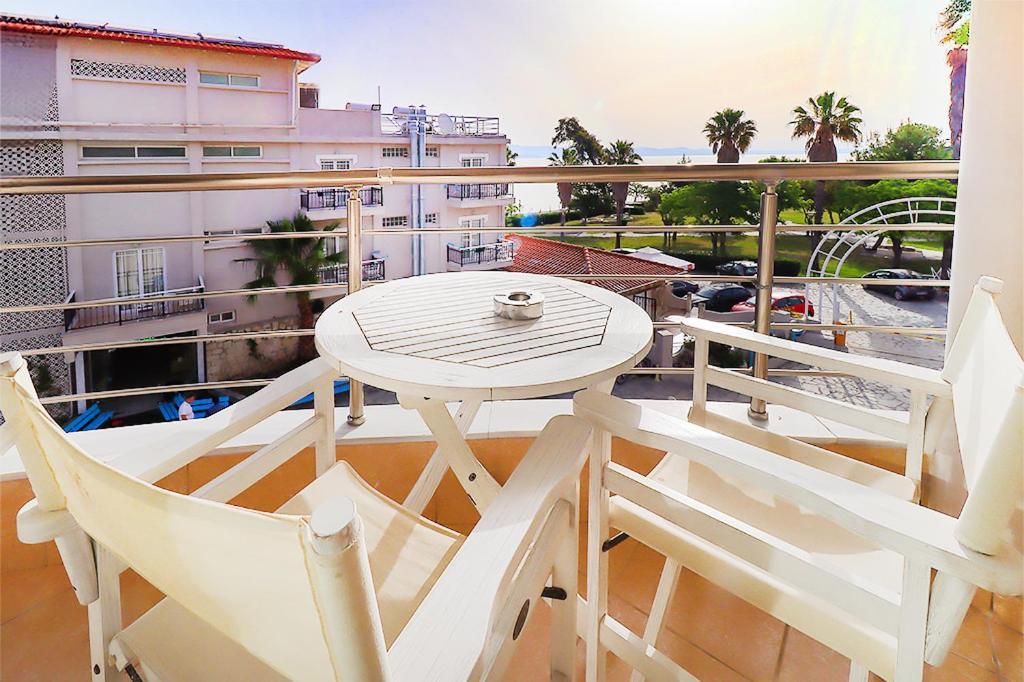 Hanioti Grandotel Bagian luar foto