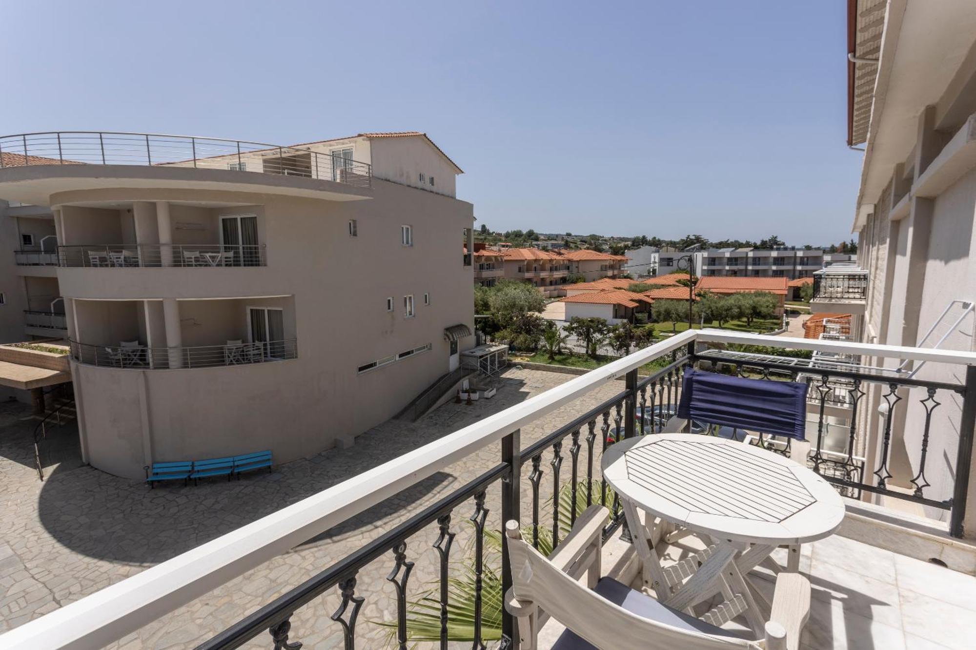 Hanioti Grandotel Bagian luar foto