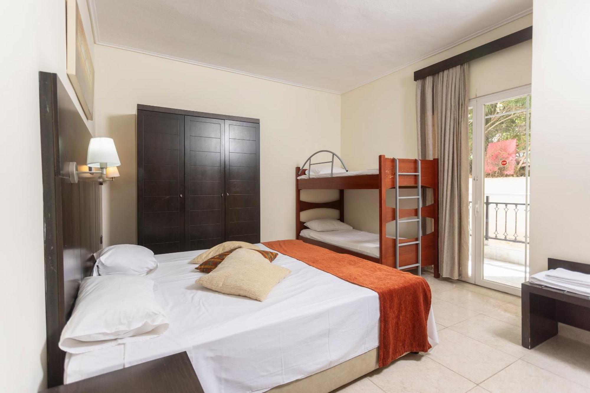 Hanioti Grandotel Bagian luar foto