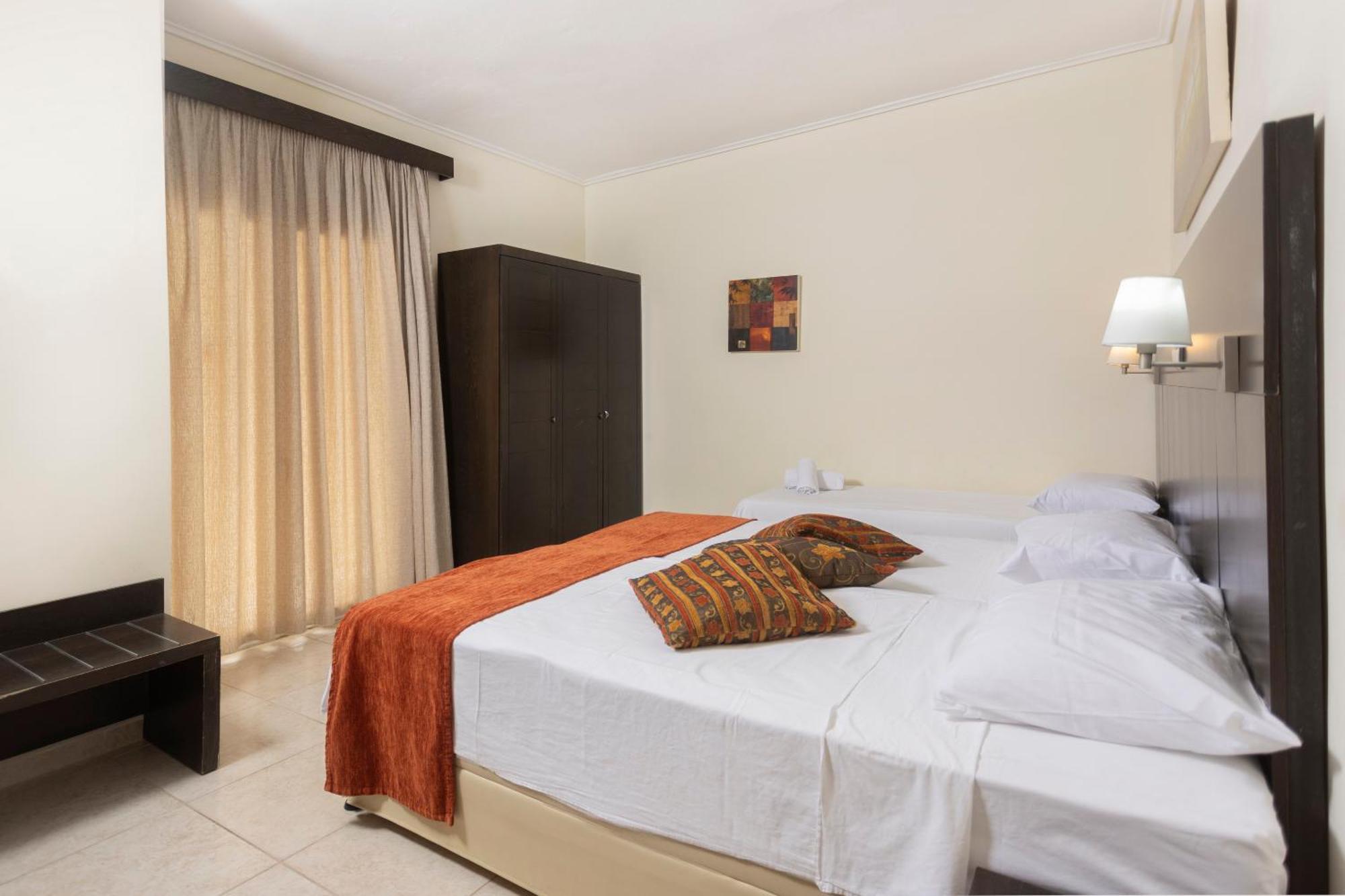 Hanioti Grandotel Bagian luar foto